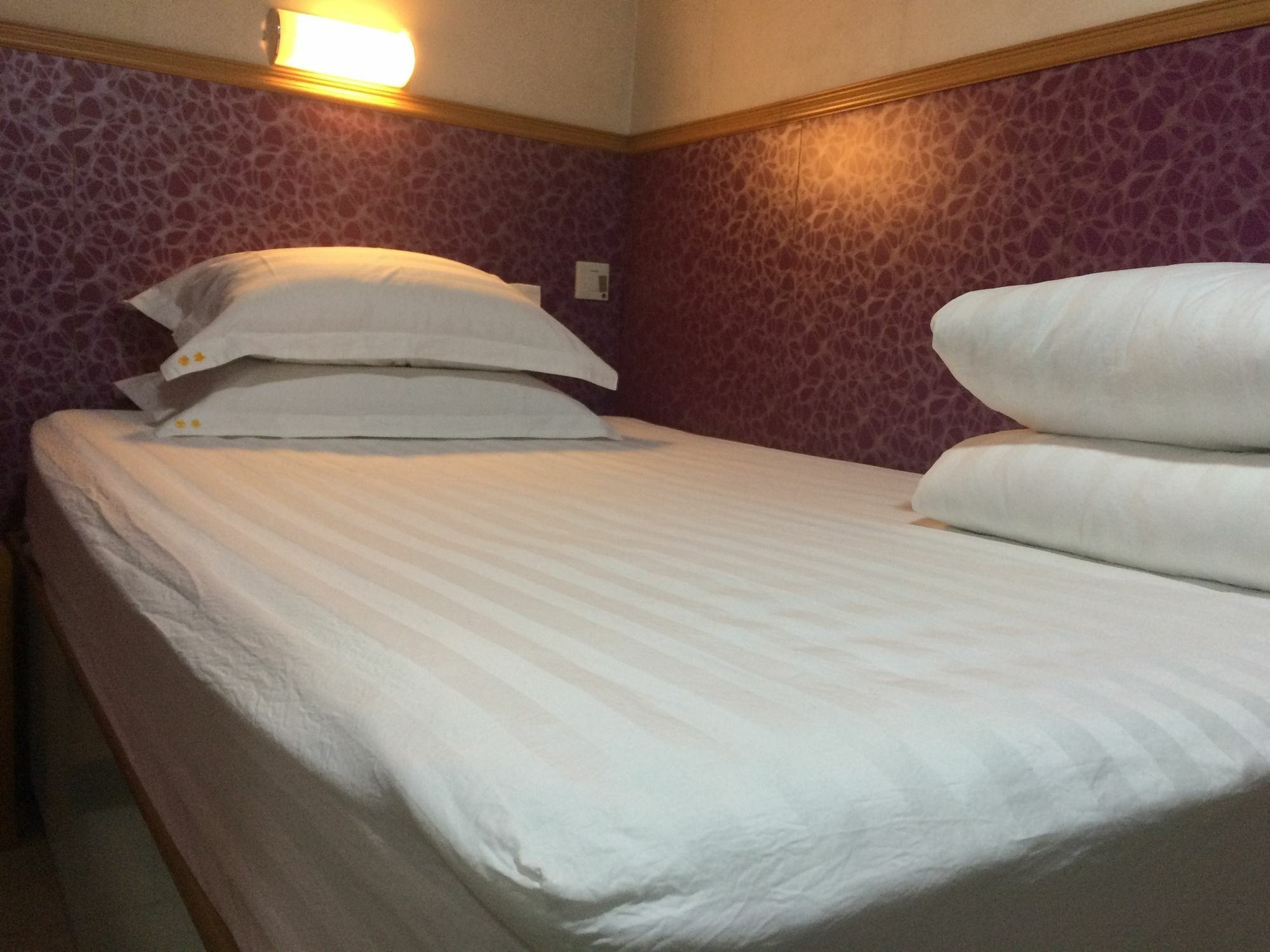Wing Wah Hostel Цзюлун Экстерьер фото